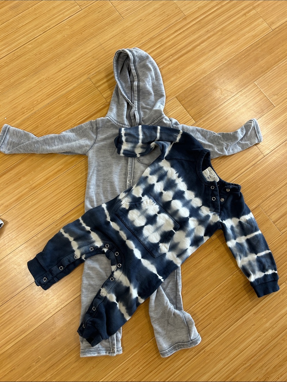 Sovereign Code Tie-Dye Navy & Gray One-Piece Baby Romper onesie 12M 1Y